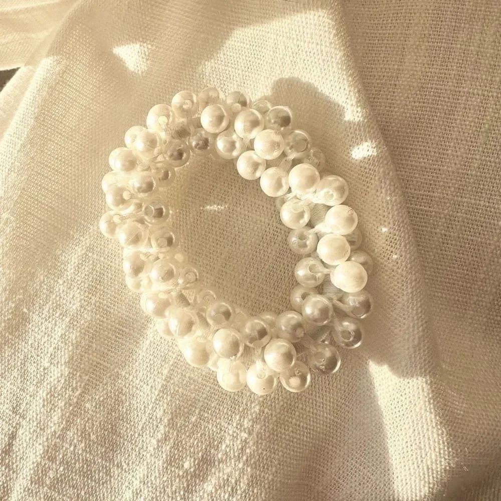 Cute Pearl Scrunchies hair tie